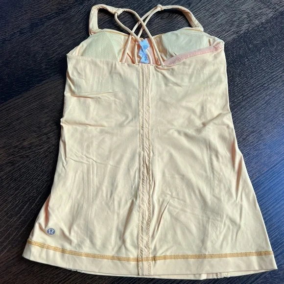 Woman’s Lululemon top - Picture 2 of 3